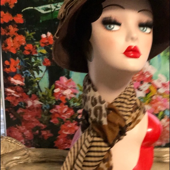 Vintage Ladies’ Brown 1920s Flapper Cloche Hat - Picture 7 of 7